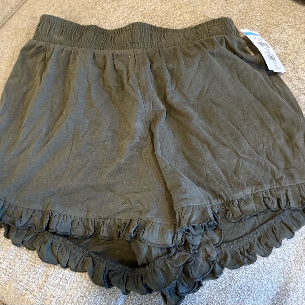 Melrose and Market Hunter Green Ruffle Hem Shorts